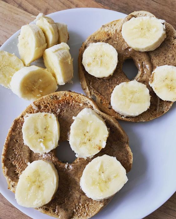 Bagel with banana and peanut butter