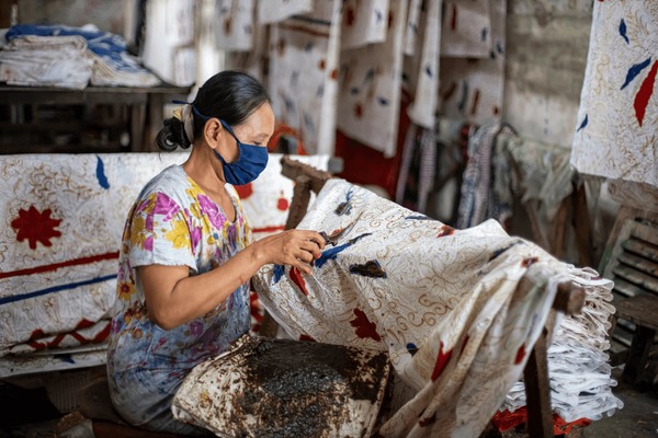 Look for Handcrafted Goods souvenirs