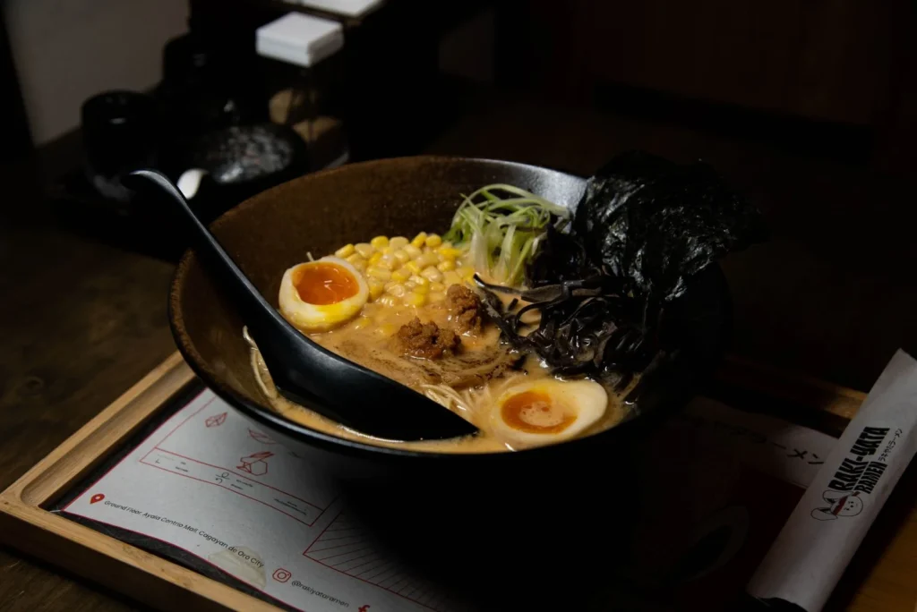 コーンとバターが乗った札幌味噌ラーメン